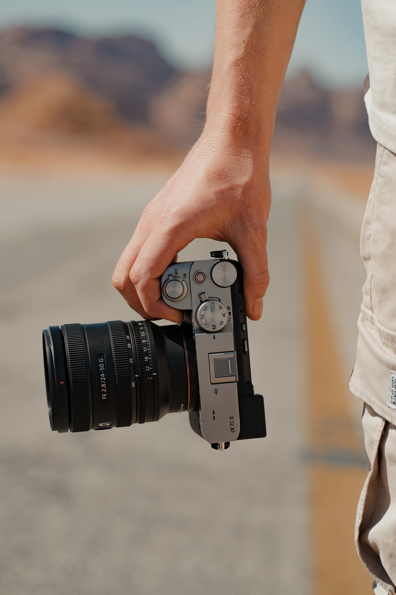 sony-sel2450g-kompaktes-24-50mm-f2-8-g-vollformat-zoomobjektiv-f-r-e-mount image 3